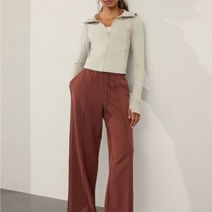 Athleta Endeavor High Rise Relaxed Pant size small in color cherrywood